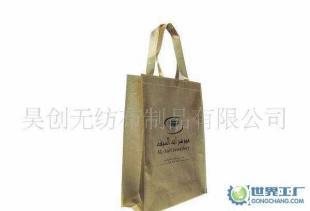 无纺布制品的多元应用与创新 从PET金膜到镭射工艺的探索